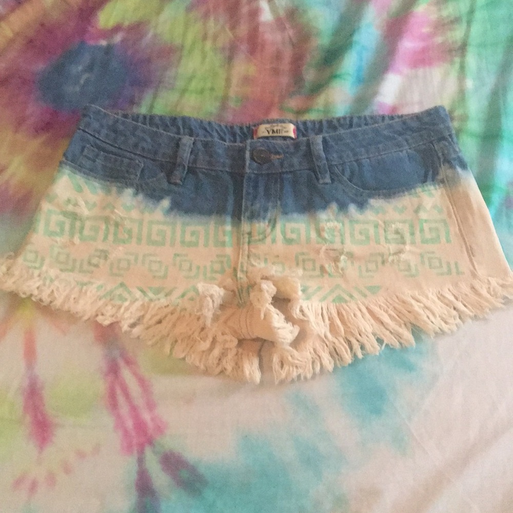 YMI 5 pocket Aztec short shorts size 5